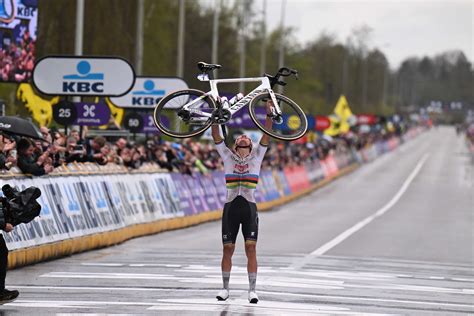 Mathieu van der Poel wint Parijs.